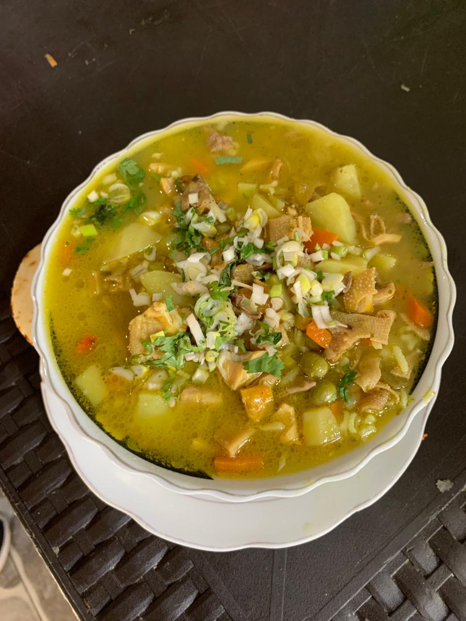 CALDO DE MONDONGO