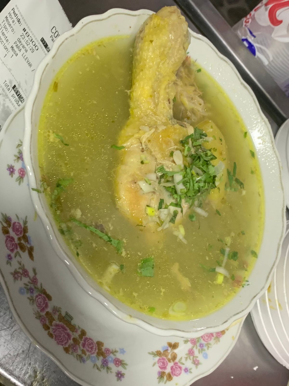 CALDO DE POLLO